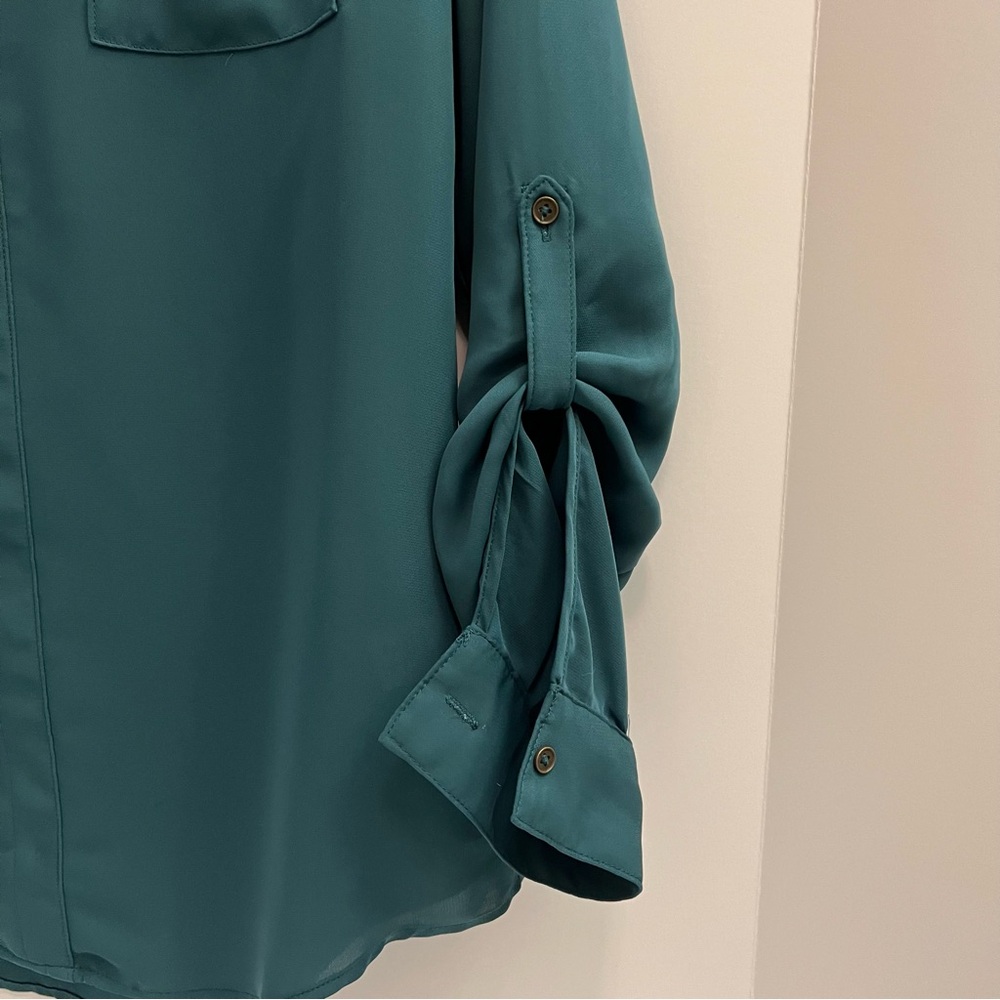 Chic Teal Blouse with Lace Detail - Picture 5 of 11
